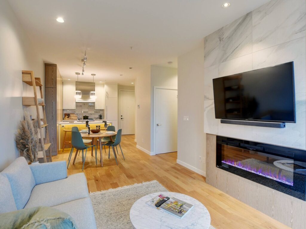 1201 Fort St